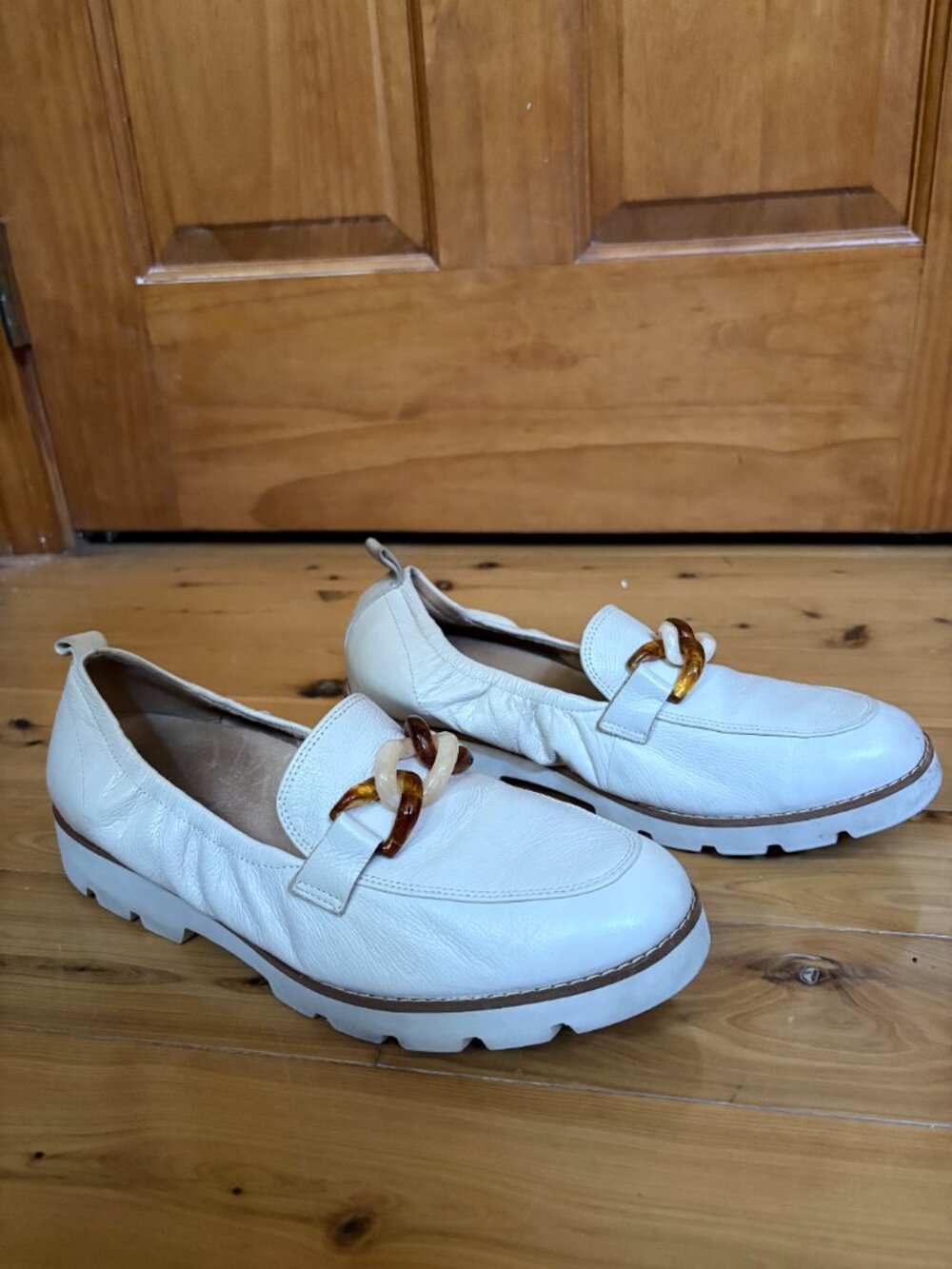 Vionic Cynthia Cream Leather Lug Sole Loafers Womens Size 9 Tortoise Chain